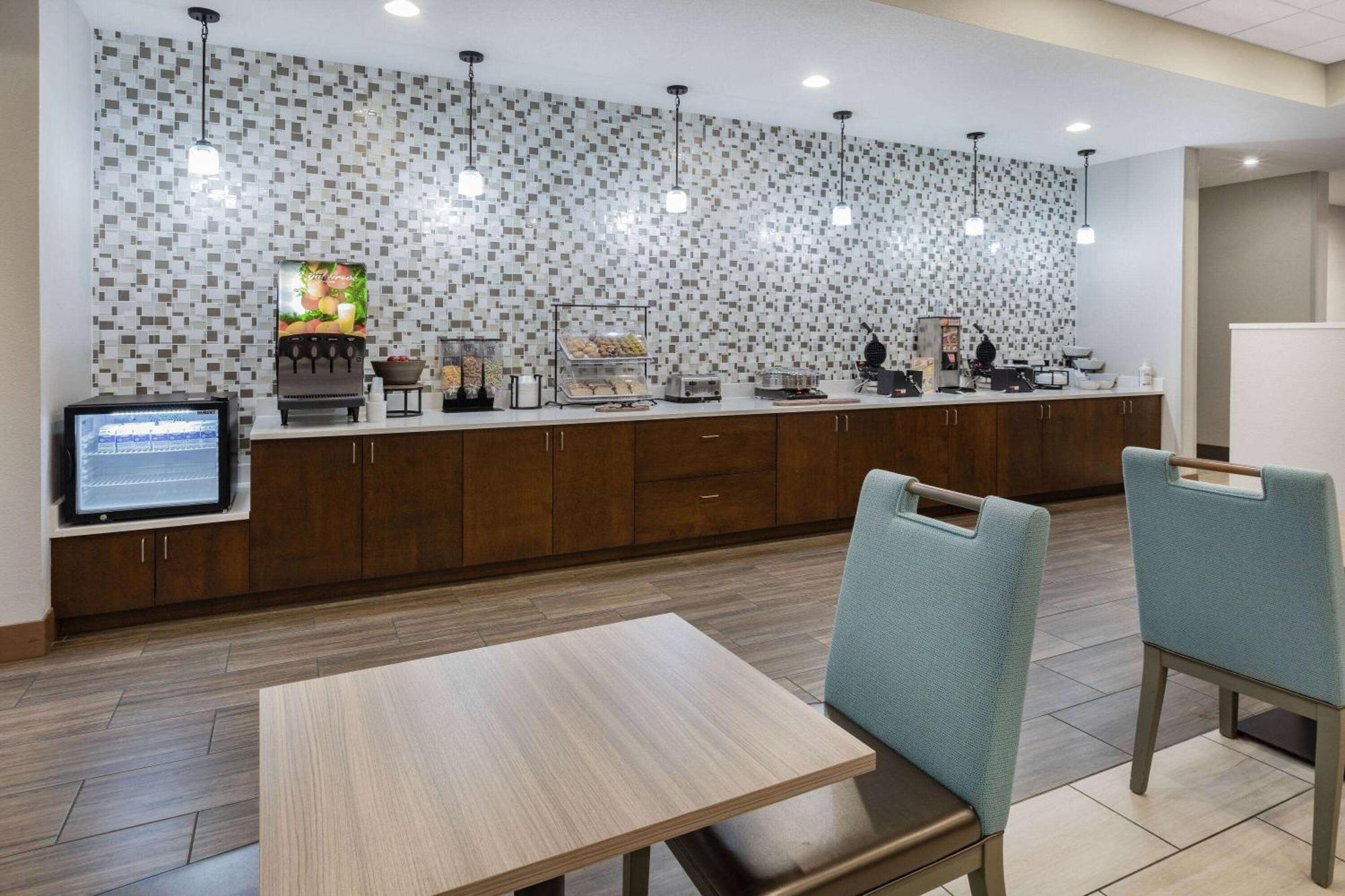 La Quinta Inn & Suites By Wyndham Jackson-Cape Girardeau エクステリア 写真